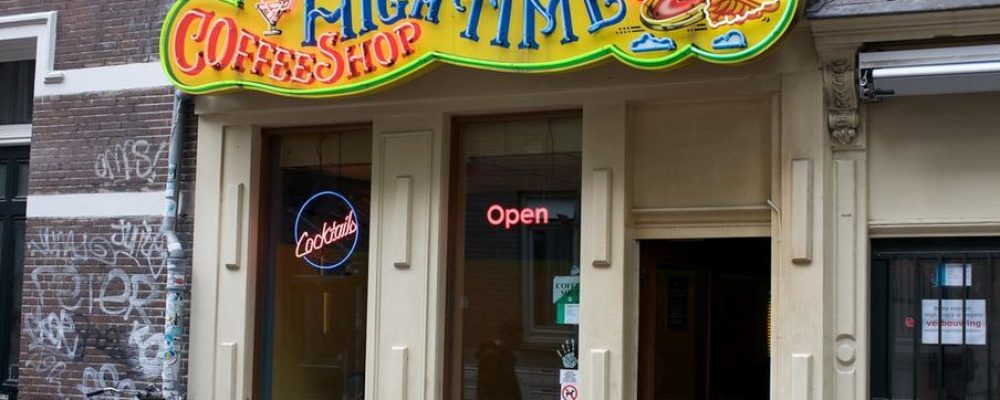 Los 'coffee shops' holandeses venderán marihuana legal cultivada por el Gobierno