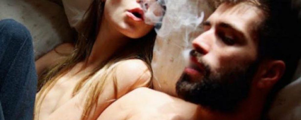 Los fumadores de cannabis tienen sexo un 20% más, según estudio